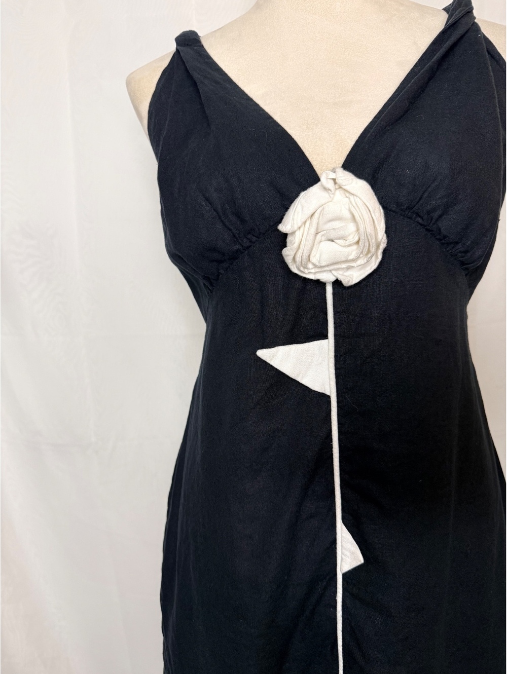 FARM Rio Black Mini Dress with White Floral Applique - Picture 3 of 12